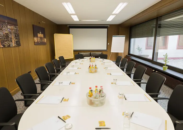 Tagungshotel Hoechster Hof Otel 3*