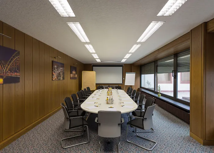 Tagungshotel Hoechster Hof 호텔 3*